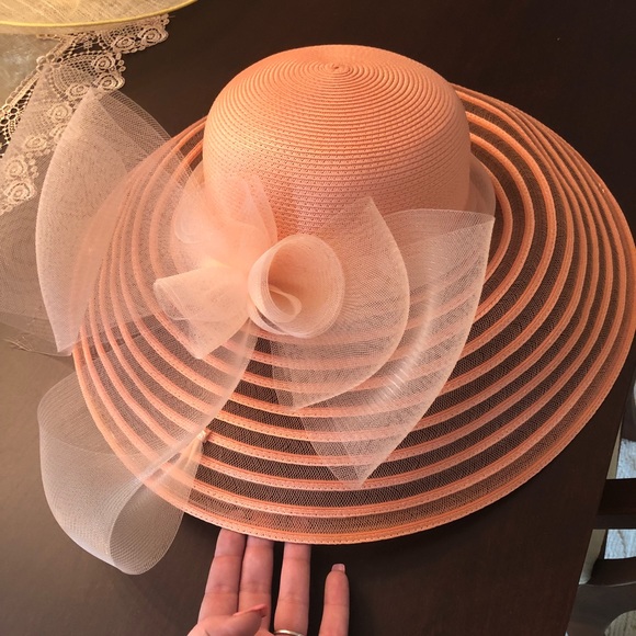Women’s fashion hat